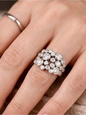 NWOT Silver-Toned CZ Ring: Sz 7